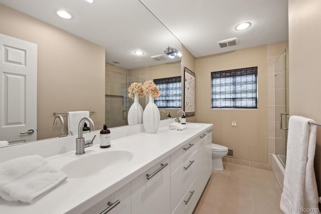 6018 Glen Eagles Drive, West Bloomfield Charter Township, MI 48323