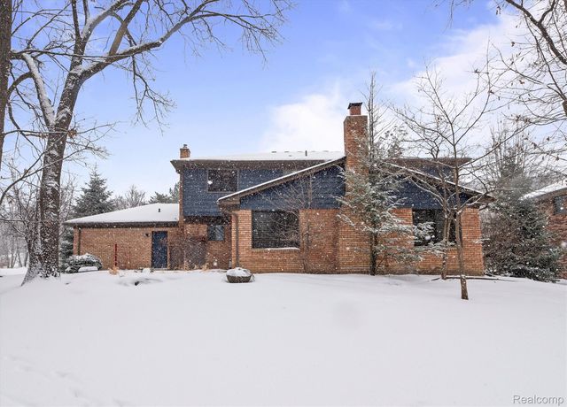 6018 Glen Eagles Drive, West Bloomfield Charter Township, MI 48323