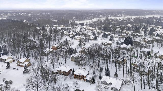 6018 Glen Eagles Drive, West Bloomfield Charter Township, MI 48323