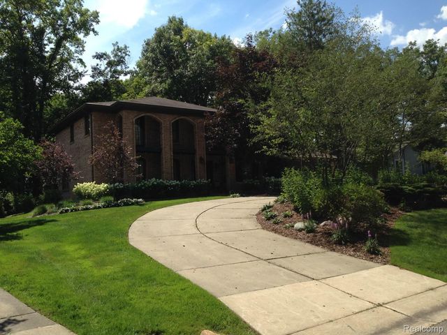 6018 Glen Eagles Drive, West Bloomfield Charter Township, MI 48323