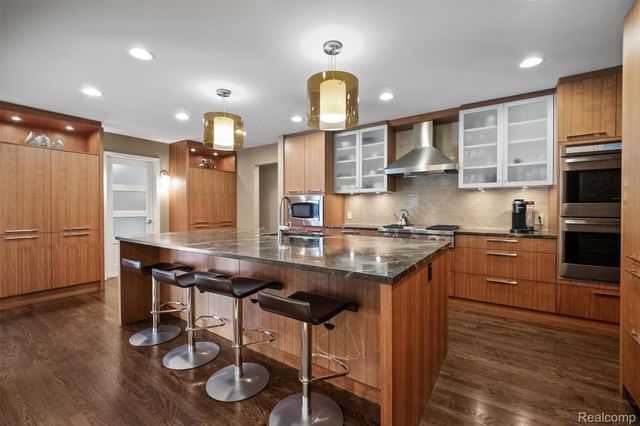 6018 Glen Eagles Drive, West Bloomfield Charter Township, MI 48323