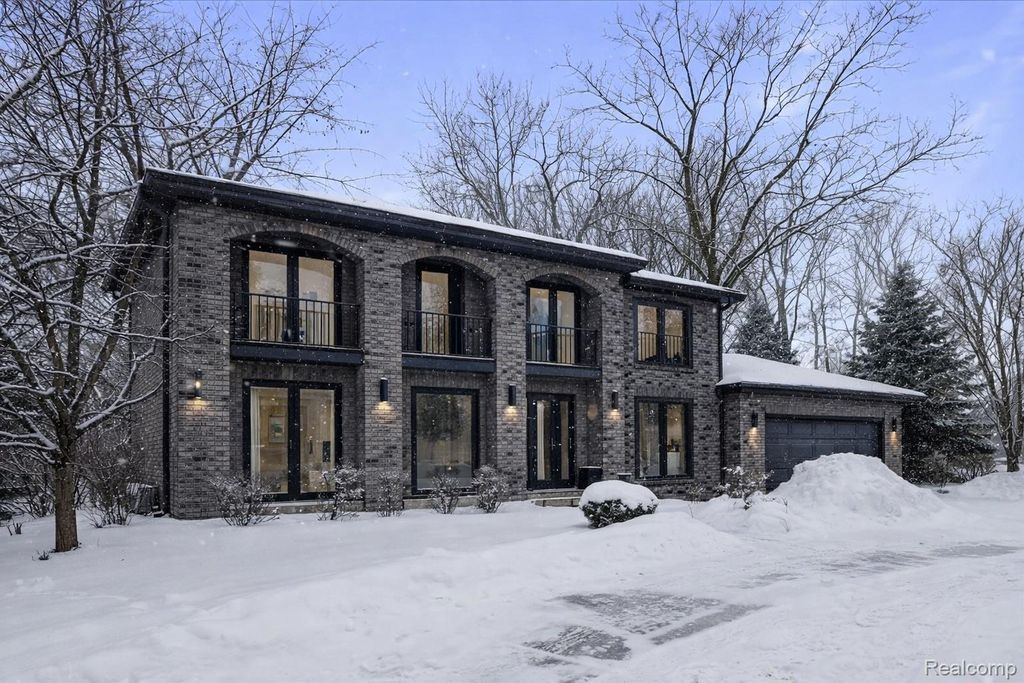 6018 Glen Eagles Drive, West Bloomfield Charter Township, MI 48323