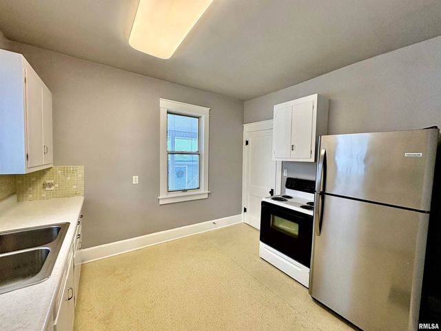 1517 S MAIN Street, Jacksonville, IL 62650