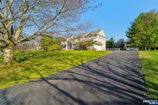17 Riverside Lane, Holmdel, NJ 07733