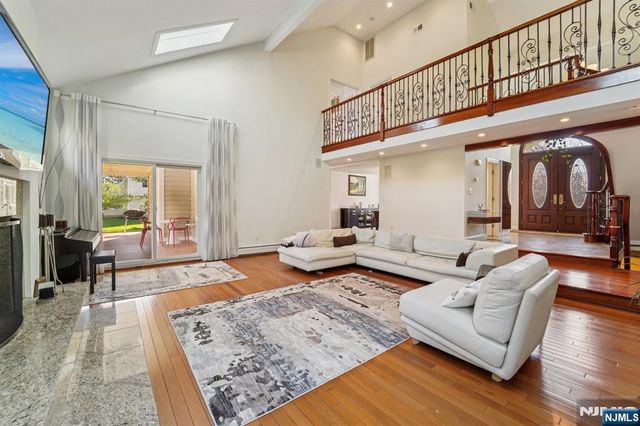 17 Riverside Lane, Holmdel, NJ 07733