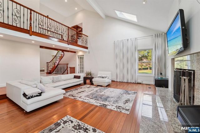 17 Riverside Lane, Holmdel, NJ 07733