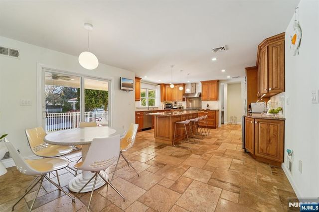 17 Riverside Lane, Holmdel, NJ 07733
