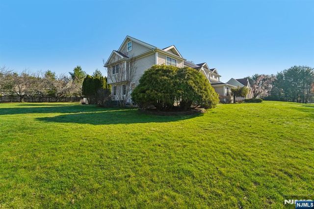 17 Riverside Lane, Holmdel, NJ 07733