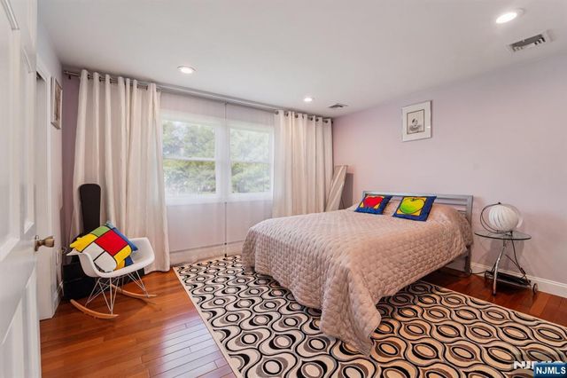 17 Riverside Lane, Holmdel, NJ 07733