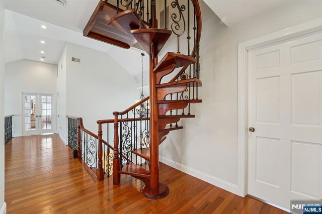 17 Riverside Lane, Holmdel, NJ 07733