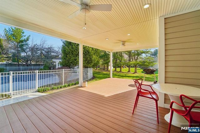 17 Riverside Lane, Holmdel, NJ 07733