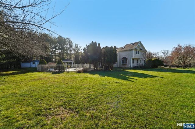 17 Riverside Lane, Holmdel, NJ 07733