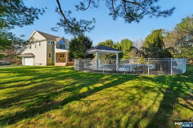 17 Riverside Lane, Holmdel, NJ 07733