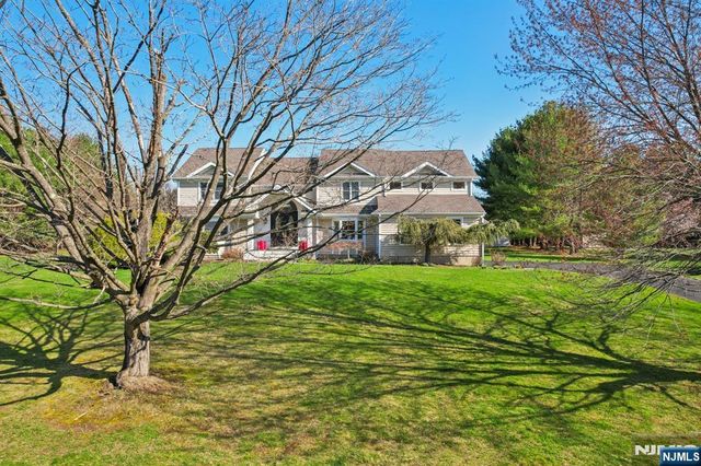 17 Riverside Lane, Holmdel, NJ 07733