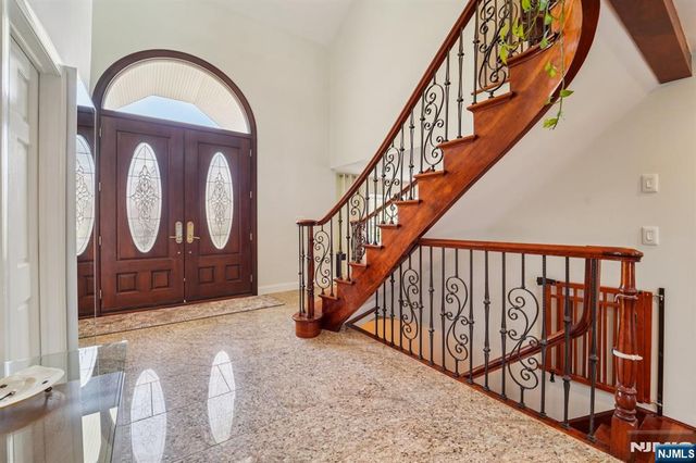 17 Riverside Lane, Holmdel, NJ 07733