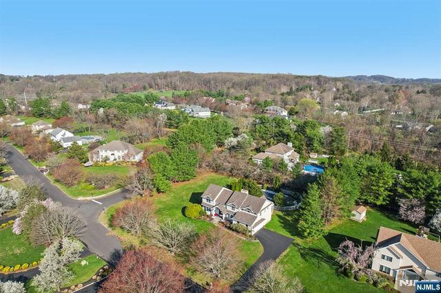 17 Riverside Lane, Holmdel, NJ 07733