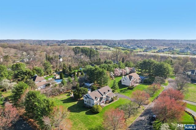 17 Riverside Lane, Holmdel, NJ 07733