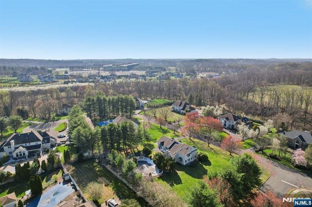 17 Riverside Lane, Holmdel, NJ 07733