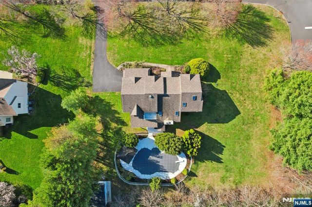 17 Riverside Lane, Holmdel, NJ 07733