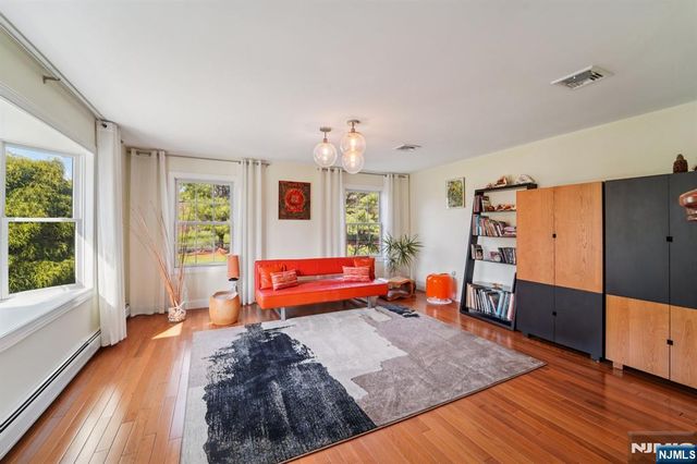 17 Riverside Lane, Holmdel, NJ 07733