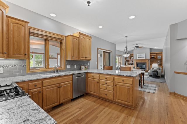 5005 Scenic Oak Drive SW, Rochester, MN 55902