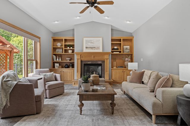 5005 Scenic Oak Drive SW, Rochester, MN 55902