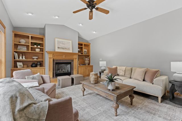 5005 Scenic Oak Drive SW, Rochester, MN 55902