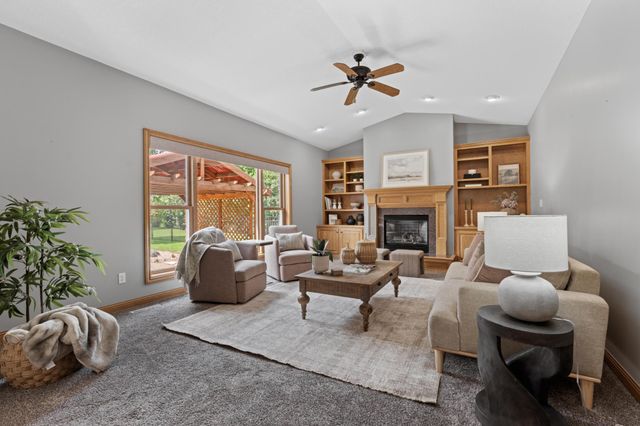 5005 Scenic Oak Drive SW, Rochester, MN 55902