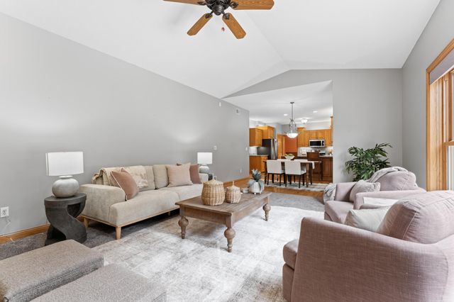 5005 Scenic Oak Drive SW, Rochester, MN 55902