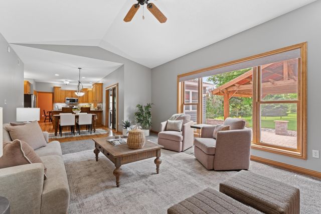 5005 Scenic Oak Drive SW, Rochester, MN 55902