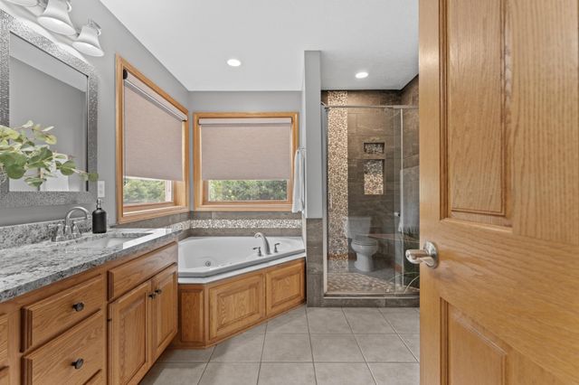 5005 Scenic Oak Drive SW, Rochester, MN 55902
