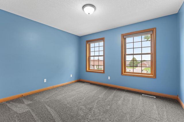 5005 Scenic Oak Drive SW, Rochester, MN 55902