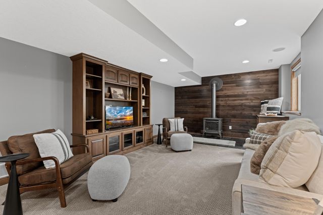 5005 Scenic Oak Drive SW, Rochester, MN 55902
