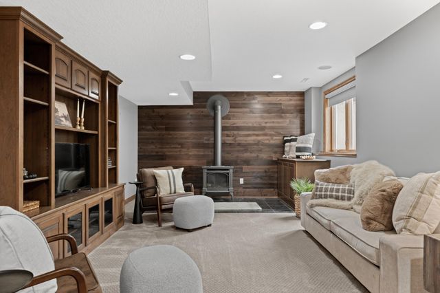 5005 Scenic Oak Drive SW, Rochester, MN 55902