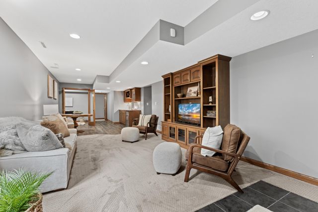 5005 Scenic Oak Drive SW, Rochester, MN 55902