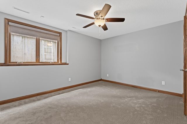 5005 Scenic Oak Drive SW, Rochester, MN 55902