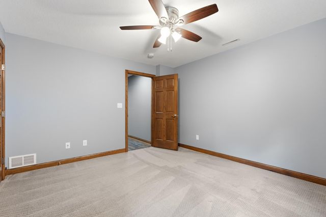 5005 Scenic Oak Drive SW, Rochester, MN 55902