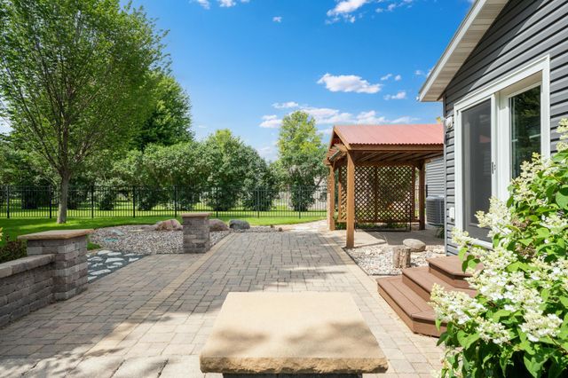 5005 Scenic Oak Drive SW, Rochester, MN 55902