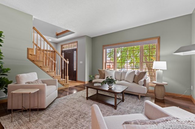 5005 Scenic Oak Drive SW, Rochester, MN 55902