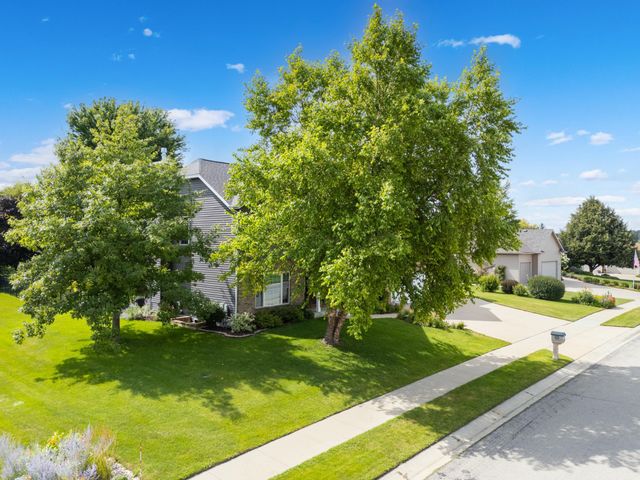 5005 Scenic Oak Drive SW, Rochester, MN 55902