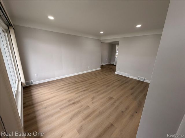 6582 Sterling Court, Garden City, MI 48135