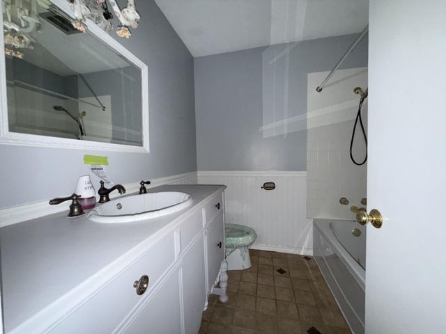 4497 S Oak Leaf Court, Vadnais Heights, MN 55127