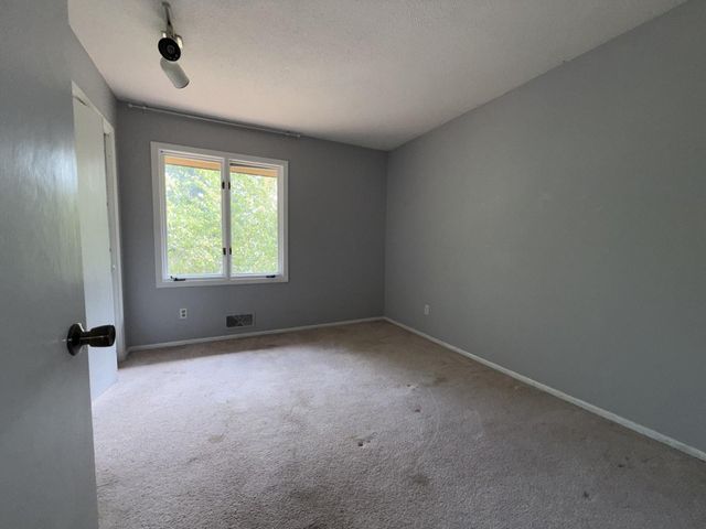 4497 S Oak Leaf Court, Vadnais Heights, MN 55127