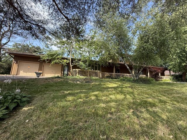 4497 S Oak Leaf Court, Vadnais Heights, MN 55127