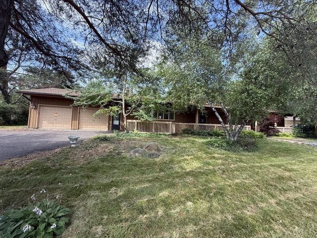4497 S Oak Leaf Court, Vadnais Heights, MN 55127