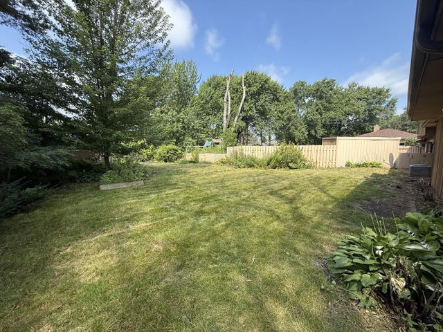 4497 S Oak Leaf Court, Vadnais Heights, MN 55127