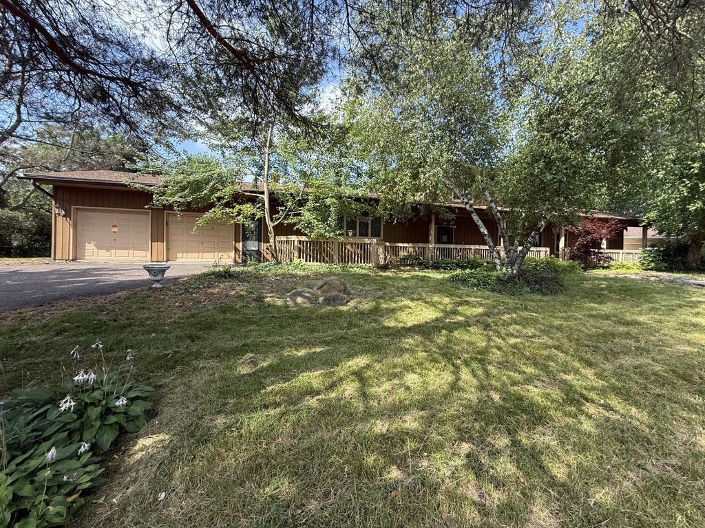 4497 S Oak Leaf Court, Vadnais Heights, MN 55127