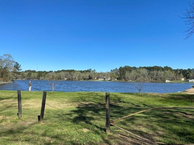 606 Pine Bough Ln, Montgomery, TX 77316