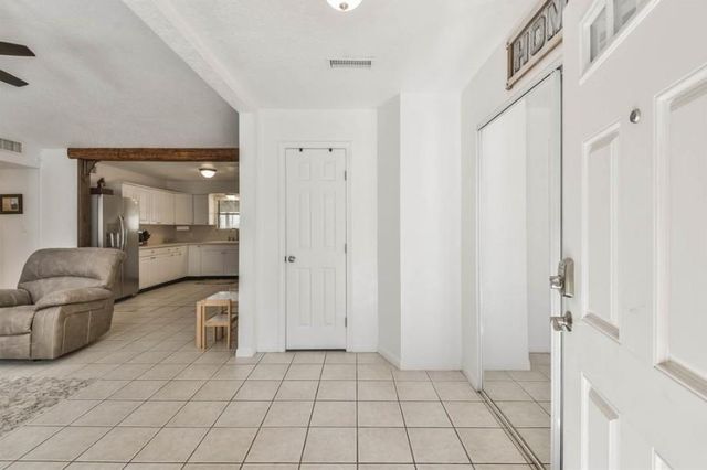 606 Pine Bough Ln, Montgomery, TX 77316