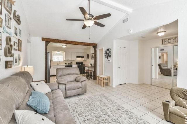 606 Pine Bough Ln, Montgomery, TX 77316